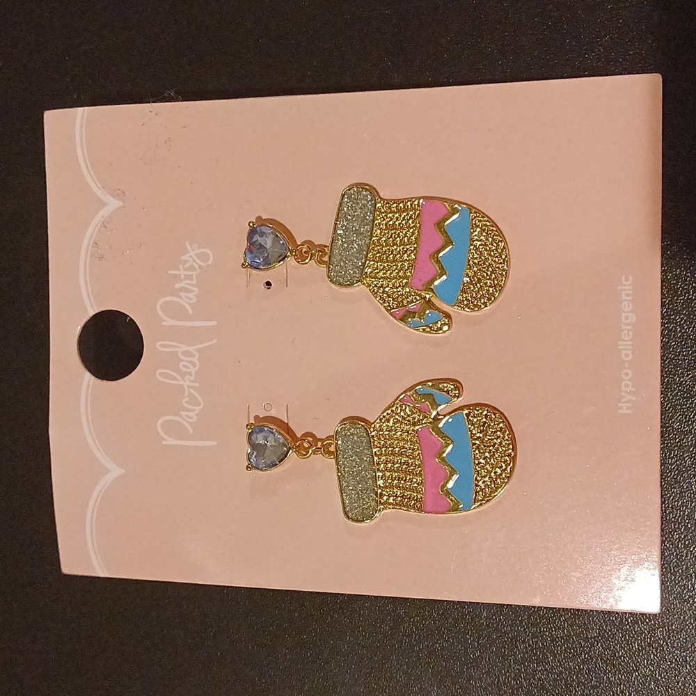 NWT Hypo-Allergenic Women's Goldtone Smitten Mittens Earrings